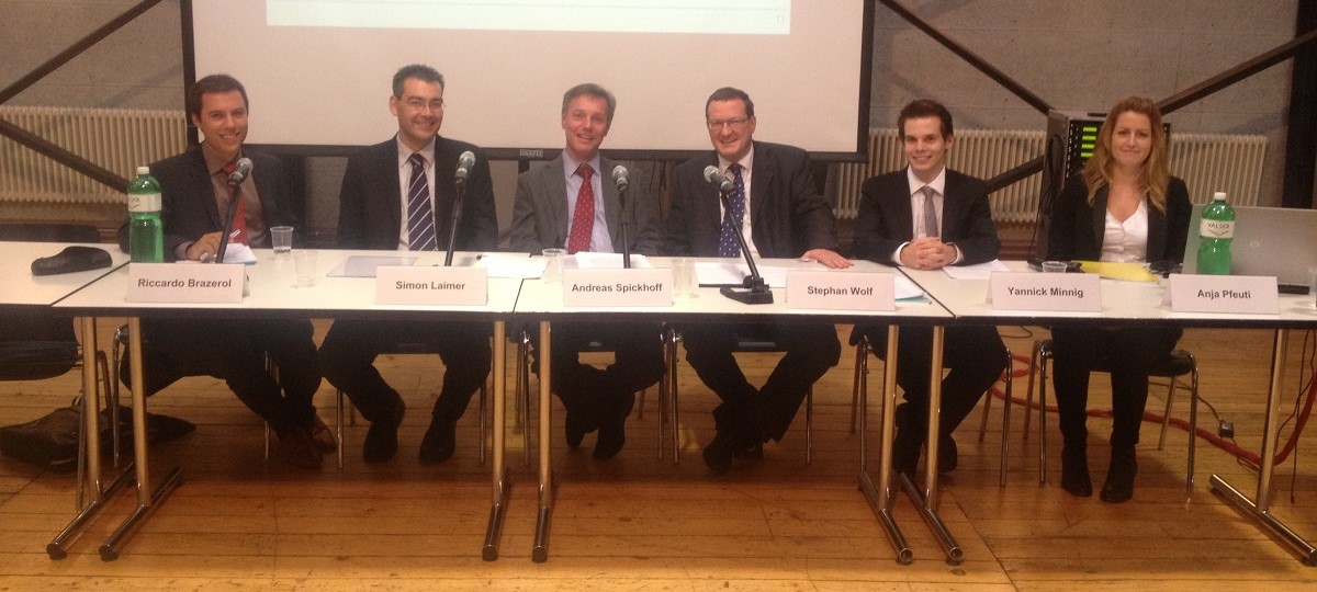 Die Referierenden von links nach rechts: Riccardo Brazerol, Simon Laimer, Andreas Spickhoff, Stephan Wolf, Yannick Minnig, Anja Pfeuti
